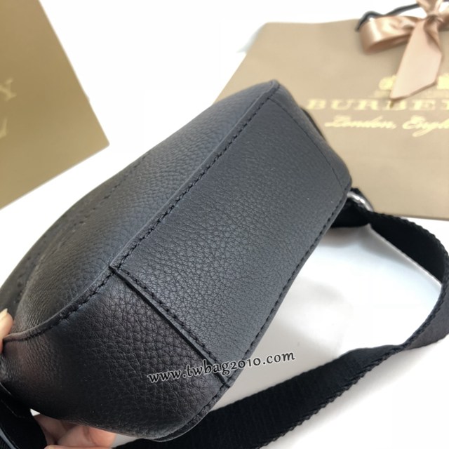 Burberry專門店新款柔軟牛皮斜背包 巴寶莉黑色皮革單肩斜挎男包 yxb1273
